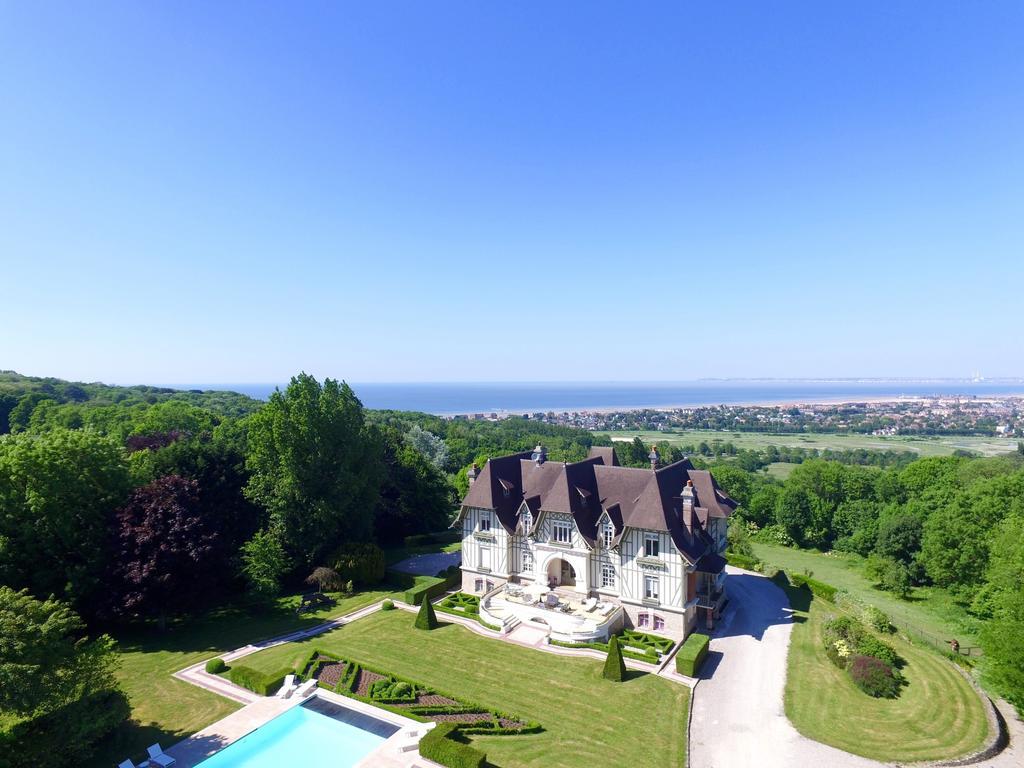 Manoir De Benerville Bed & Breakfast Deauville Exterior photo