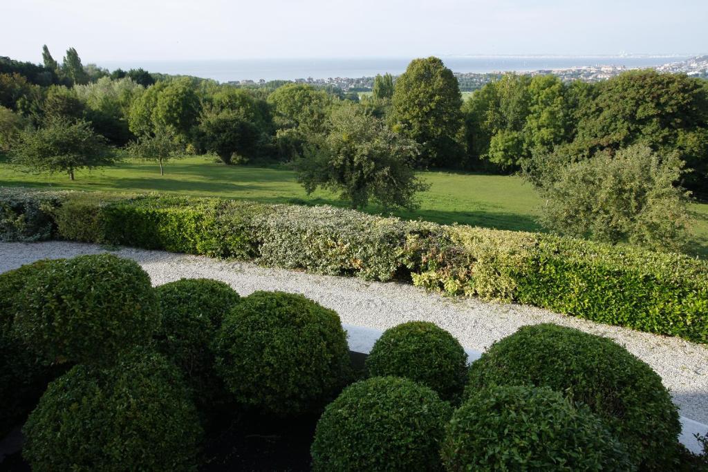 Manoir De Benerville Bed & Breakfast Deauville Exterior photo